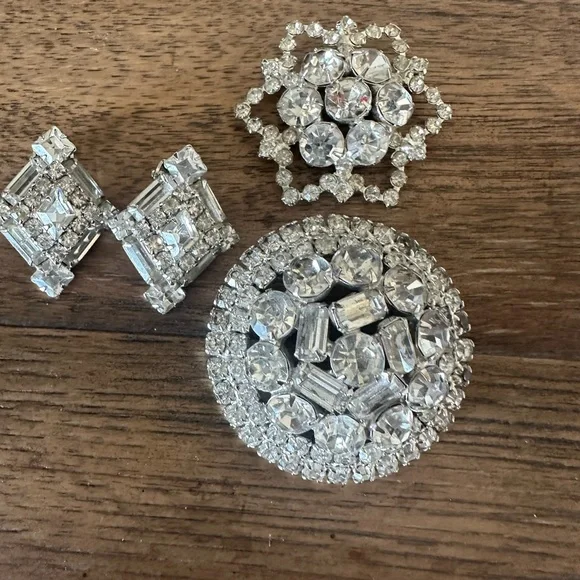 Albert Weiss earrings and 2 unmarked Silver Brooches - Picture 2 of 5